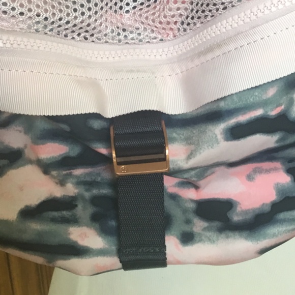 Lululemon Wamo Camo Go Lightly Bag - Picture 10 of 16